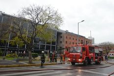 El voraz incendio se registró en el restaurante Gourmet Porteño Foto: Crónica