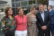 María Pía Persia (rosado) junto a Laura Carbonari, el gobernador Rodolfo Suarez y la senadora nacional Mariana Juri