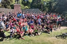 El grupo que organiza el evento y la pedaleada para concientizar.