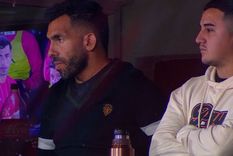 Tévez fue fotografiado mientras miraba el Huracán-Godoy Cruz. Tévez fue fotografiado mientras miraba el Huracán-Godoy Cruz.