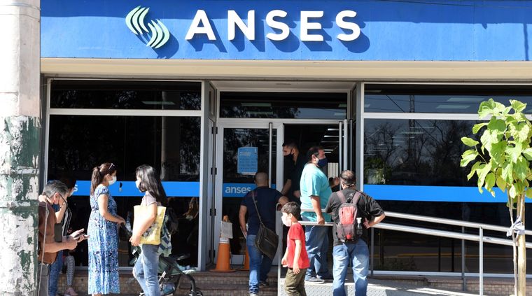 Anses continúa entregando asistencia económica a los grupos más vulnerables Foto: ALF PONCE MERCADO / MDZ