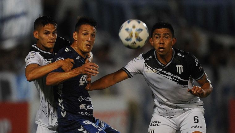 Quilmes y Gimnasia se jugará el próximo viernes. Foto: Télam