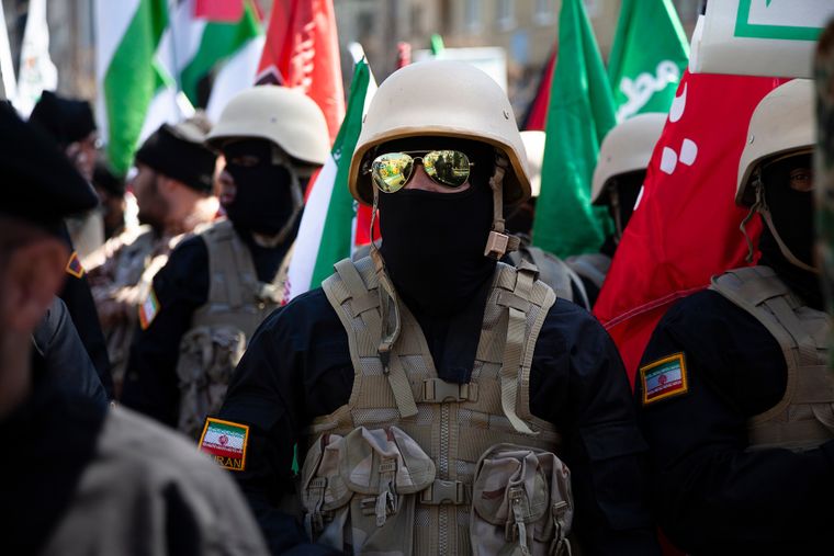 Irán mantiene un fuerte despliegue de seguridad mientras el Gobierno busca contener el malestar social. Irán mantiene un fuerte despliegue de seguridad mientras el Gobierno busca contener el malestar social.