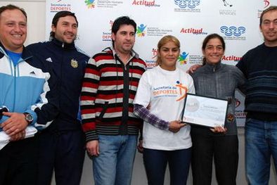 MDZol | Yésica Marcos y todo el equipo que apoyan su brillante carrera en el campo rentado. Foto: MDZ