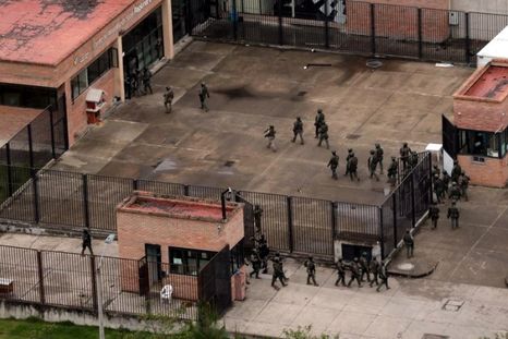 Ecuador: hay 31 muertos en una cárcel tras la intervención policial durante un motín