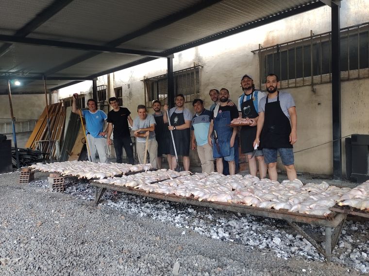 Los asadores en el campito de San Cayetano.Foto: San Cayetano.