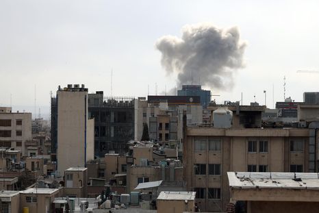 estados unidos e israel vuelven a atacar iran y totalizan la destruccion de 600 objetivos del regimen