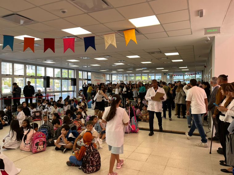 La inauguración de la Escuela Buenos Aires fue el centro del comienzo de la vuelta a clases. La inauguración de la Escuela Buenos Aires fue el centro del comienzo de la vuelta a clases.