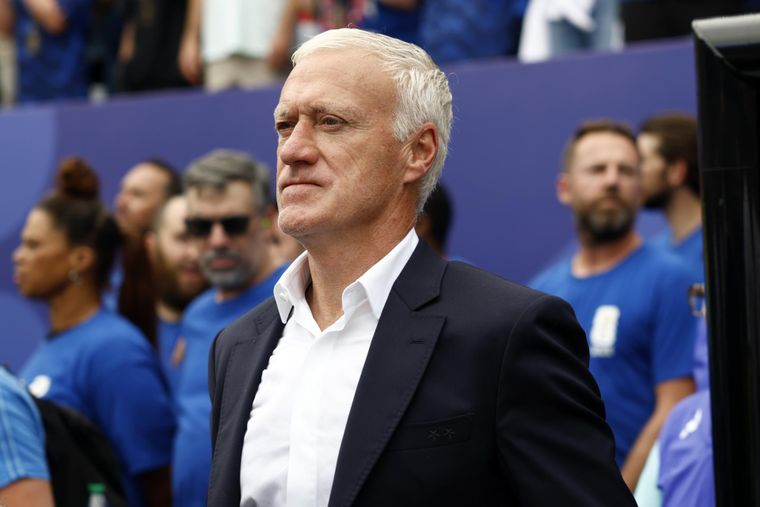 Francia recibió una dura noticia en pleno Mundial y Didier Deschamps no dirigirá ante Noruega.