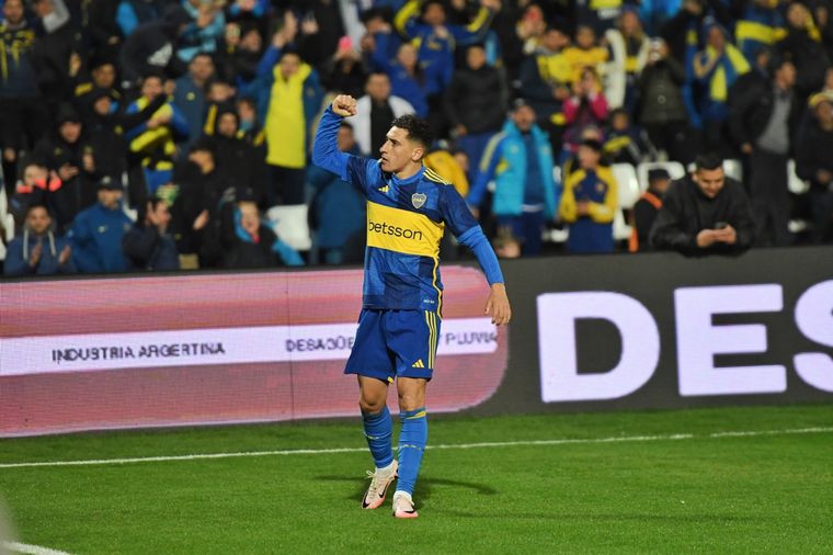 Apareció una bandera en Boca Predio en apoyo a Miguel Merentiel tras el cortocircuito con Miguel Ángel Russo.