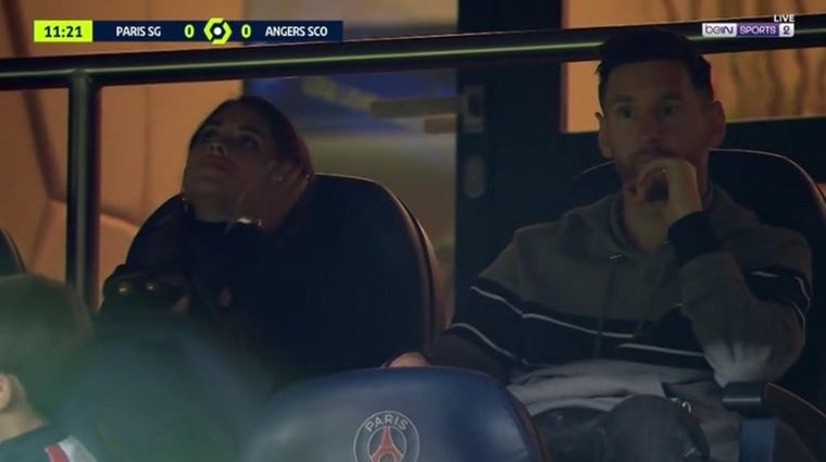 La transmisión oficial captó a Messi durante el partido Foto: captura de TV