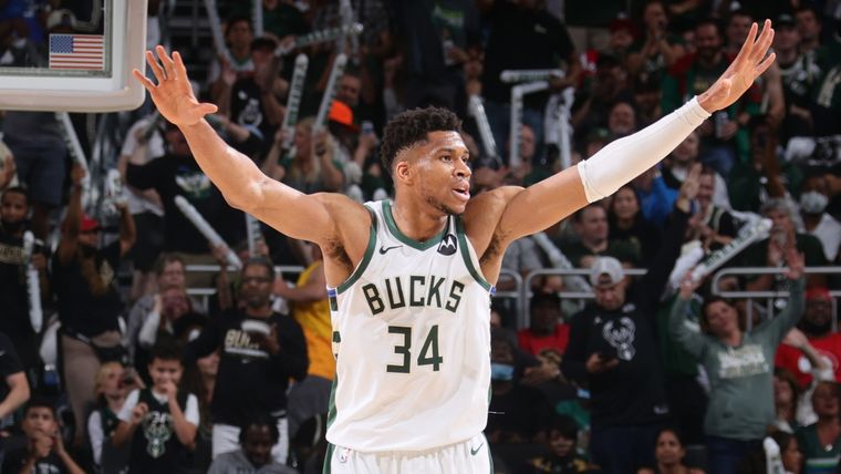 El griego volvió a ser clave para Milwaukee Foto: NBA