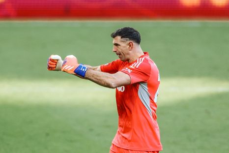 Con Dibu Martínez desde el arranque, el Aston Villa venció al Nottingham Forest y es escolta del Arsenal. Con Dibu Martínez desde el arranque, el Aston Villa venció al Nottingham Forest y es escolta del Arsenal.