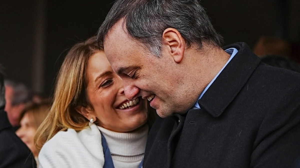 Piden archivar la causa contra la esposa de Manuel Adorni por haber viajado en el Tango 01