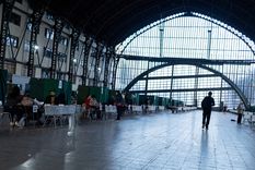 Ya abrieron los comicios para las elecciones presidenciales en Chile, marcadas por el voto obligatorio.