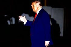 Donald Trump, al finalizar el acto en memoria de Charlie Kirk, en Estados Unidos. Foto Efe