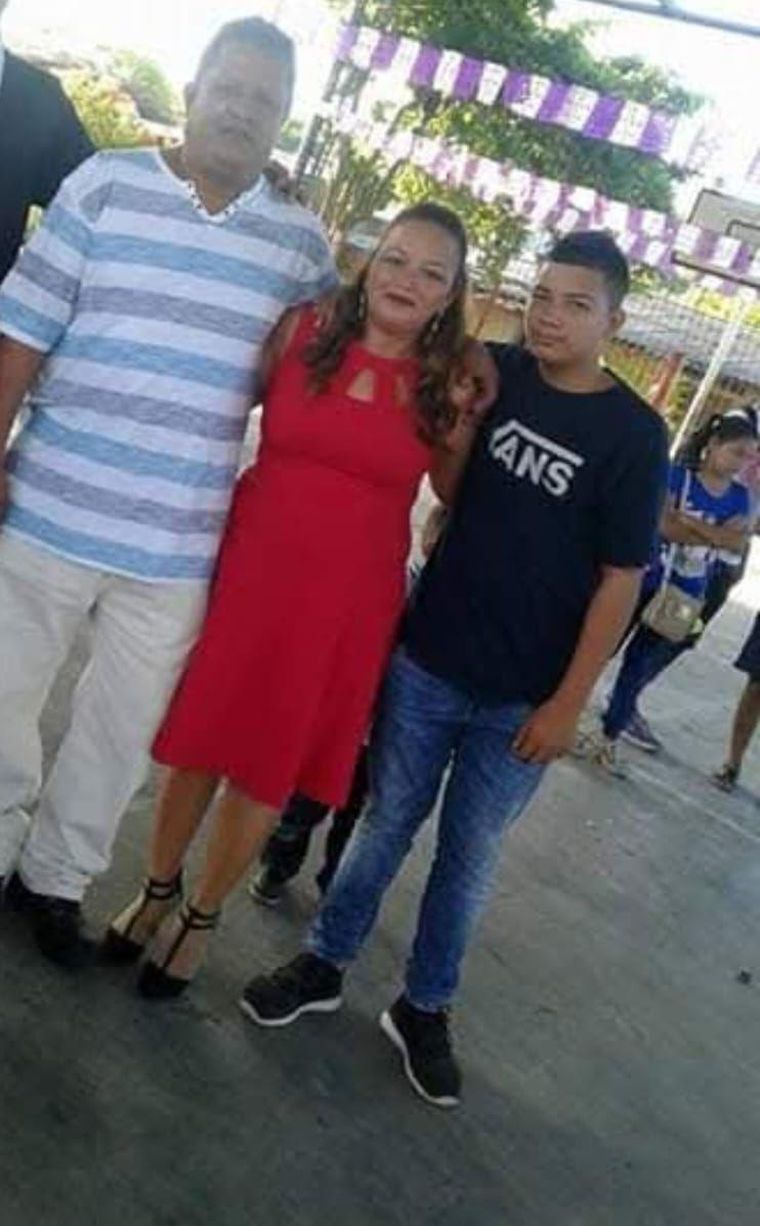 Esta es la única foto que encuentra Liliana Urías con su marido, Israel Reyes, y su hijo Merlon Urías.