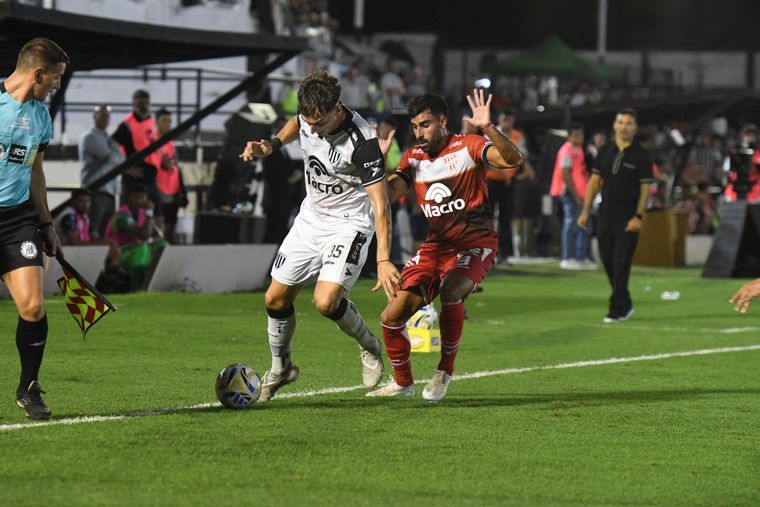 Gimnasia logró un tan sufrido como festejado primer triunfo en casa. Gimnasia logró un tan sufrido como festejado primer triunfo en casa. 