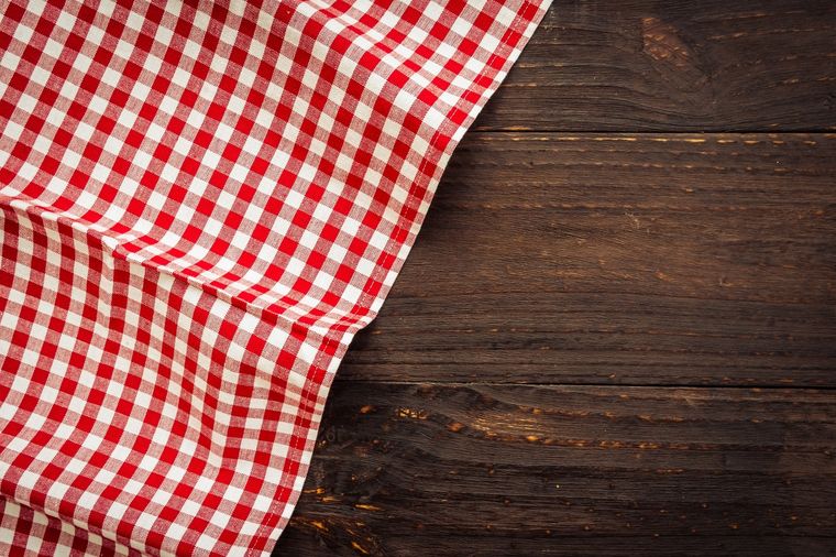 Los manteles se utilizan para cubrir la mesa Foto: Freepik