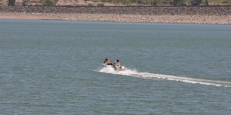 Verano en Mendoza: Dique El Carrizal. Verano en Mendoza: Dique El Carrizal.