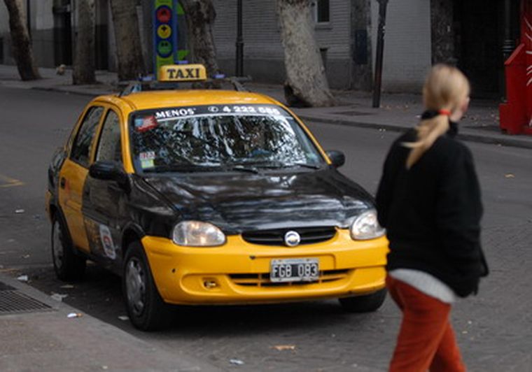 Por el momento no aumentará la tarifa de taxis. Foto: Marcelo Ruiz/ MDZ