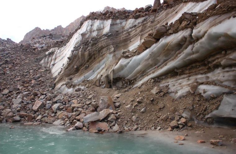 Glaciar cubierto en la Quebrada Manantiales Glaciar cubierto en la Quebrada Manantiales