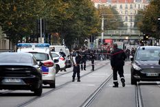 ¿atentado islamista en niza?: 3 muertos por un ataque con cuchillo ¿atentado islamista en niza?: 3 muertos por un ataque con cuchillo