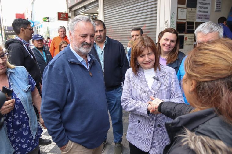 Patricia Bullrich visitó Monte Grande junto a Joaquín de la Torre.