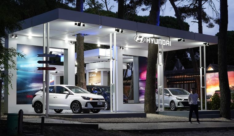 El stand de Hyundai, en Cariló, fue el primero en abrir esta temporada. La marca coreana apunta a un crecimiento de las ventas, en un mercado sin cepo para importar.