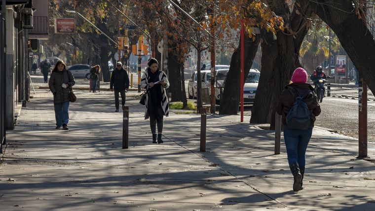 Entre heladas parciales y cielo con pocas nubes, Mendoza arrancará el 25 de Mayo con una mañana bien fría.