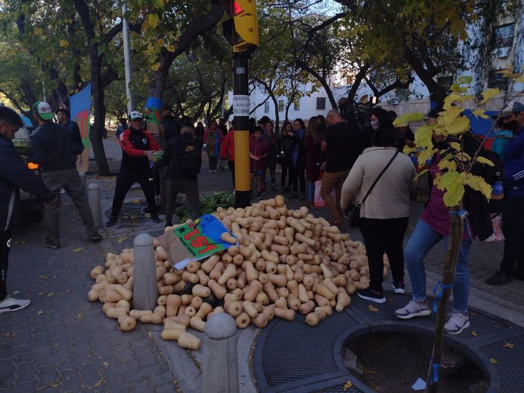 La protesta realizada este miércoles en la mañana. Foto: Federico Lagiglia