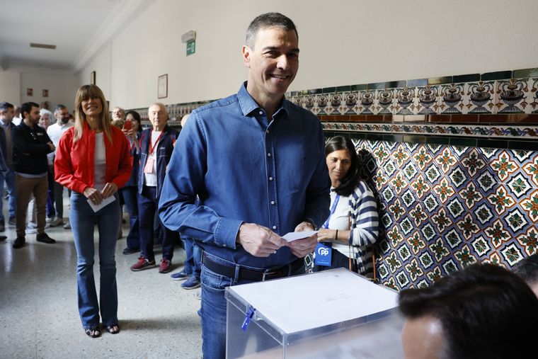 El Partido Popular(PP) tuvo su victoria sobre el partido socialista de Pedro Sánchez, presidente de España quien en los últimos tiempos fue centro de enfrentamientos de Javier Milei. Foto: EFE