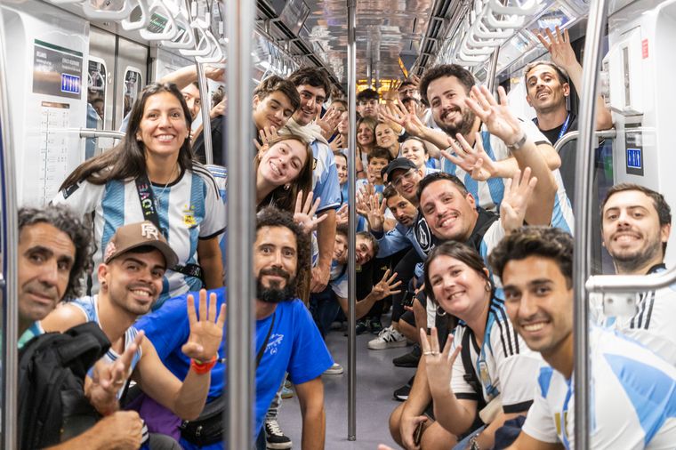 La Línea D del subte: Extenderá su servicio hasta las 2 AM este sábado para el partido de la Selección Argentina.