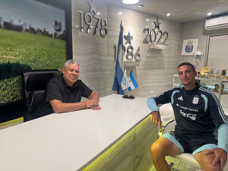 Lionel Scaloni se reunió con Tapia para discutir su continuidad.