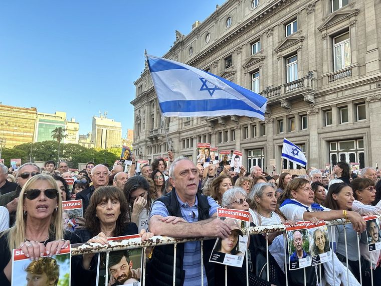 La convocatoria por la liberación de los rehenes de Hamás a dos meses del comienzo de la guerra. Foto: Victoria Urruspuru / MDZ