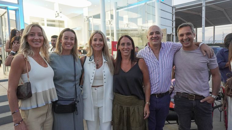 Mariana Alund, Florencia Crocco, Paola Alund, Pía Verdaguer, Chalo Pérez Cuesta y Nicolás González del Solar. Mariana Alund, Florencia Crocco, Paola Alund, Pía Verdaguer, Chalo Pérez Cuesta y Nicolás González del Solar.