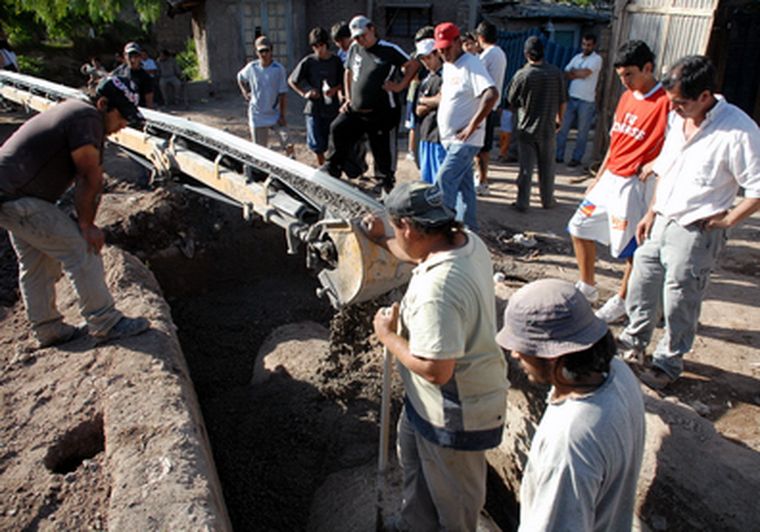 Ayer Irrigación trabajó en el canal Civit. Foto: Nacho Gaffuri / MDZ