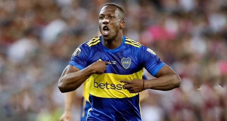 Luis Advíncula rescindirá su contrato en Boca para seguir su carrera en Perú. Foto: Instagram @luisadvincula17_