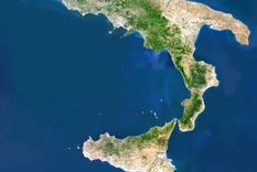 La Italia continental y la isla de Sicilia están separadas por el angosto estrecho de Mesina, sobre el cual se construirá el puente.