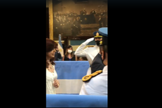 asi llego cfk al congreso: las banderas con la que juntos por el cambio la esperaba asi llego cfk al congreso: las banderas con la que juntos por el cambio la esperaba