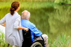 Cuidados Las personas a cargo de adultos mayores y discapacitados que no puedan valerse por si mismos están exceptuadas del aislamiento total.