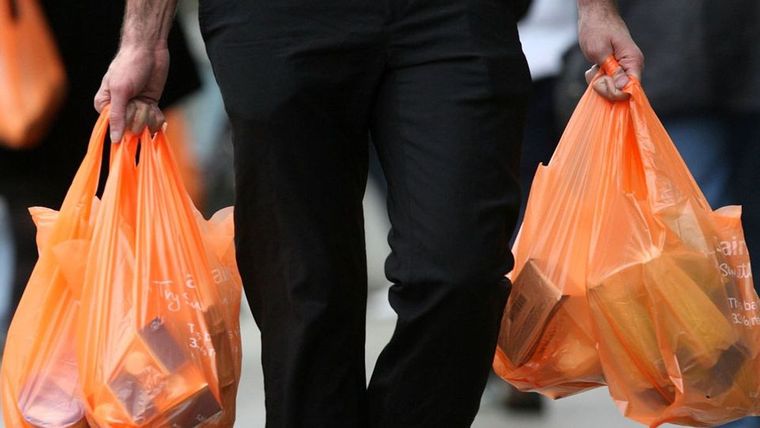 Supermercados ya no pueden ofrecer bolsas plásticas en la Ciudad de Mendoza