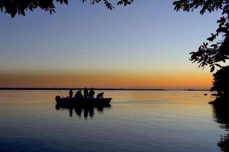 Isla del Cerrito es un pueblo chaqueño donde la confluencia del Paraná y el Paraguay define una postal única del litoral. Isla del Cerrito es un pueblo chaqueño donde la confluencia del Paraná y el Paraguay define una postal única del litoral.