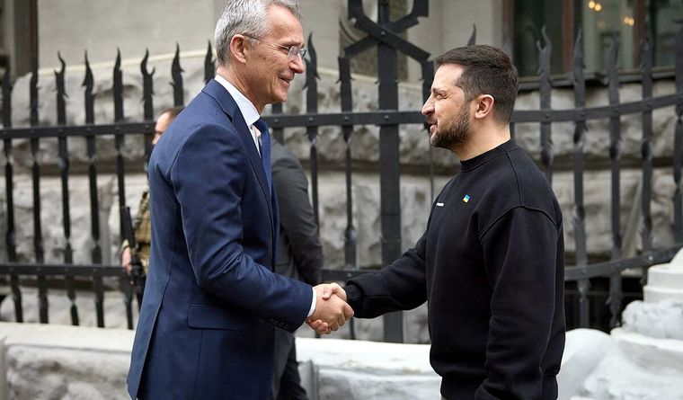 Jens Stoltenberg y Volodímir Zelenki Stoltemberg y Zelenski ya han mantenido reuniones al respecto. Foto: Efe.