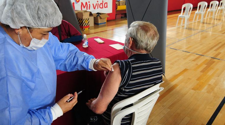 Vizzotti dijo que seguirá llegando la Sputnik tradicional y que cerca de fin de año se sumaría otra vacuna Foto: ALF PONCE MERCADO / MDZ