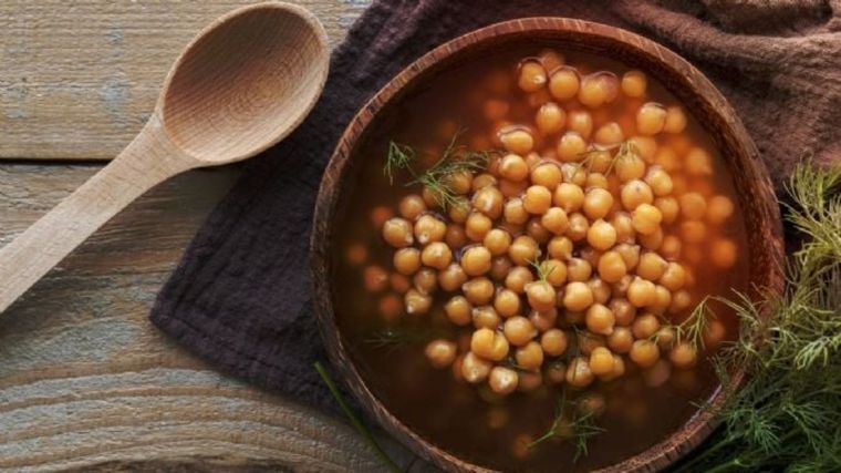 Disfruta con tu familia de esta reconfortante sopa de garbanzos Foto: Shutterstock
