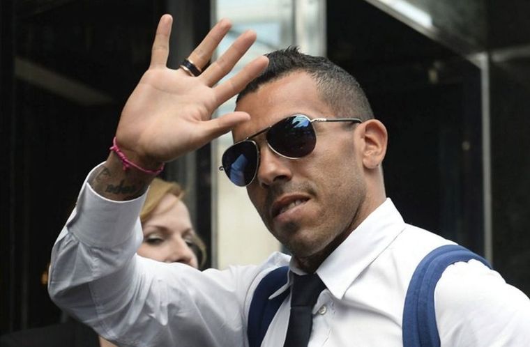 Los hinchas del Rojo celebran el gran presente de su equipo.