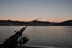 La magnificencia del paisaje y la calma son el complemento perfecto para la pesca de pejerreyes. Foto: Juan Ignacio Blanco/MDZ