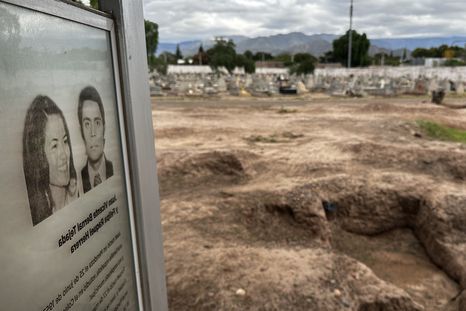 Cuadro 33, la tumba que esconde los horrores de la dictadura en el cementerio de Capital. Cuadro 33, la tumba que esconde los horrores de la dictadura en el cementerio de Capital.