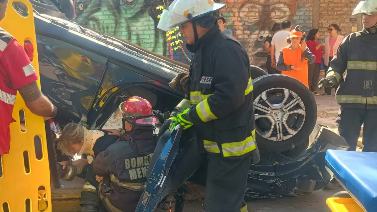 Un fuerte choque en Ciudad dejó a tres heridos